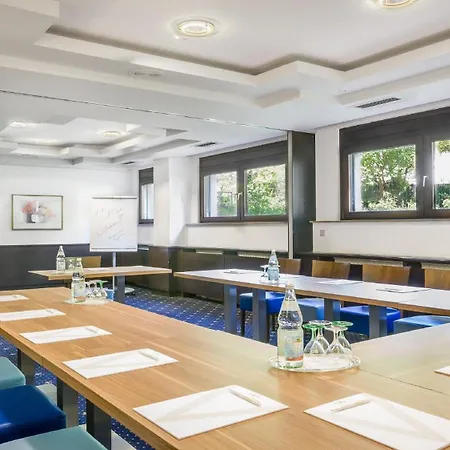 Garner Centre By Ihg Hotell 3*