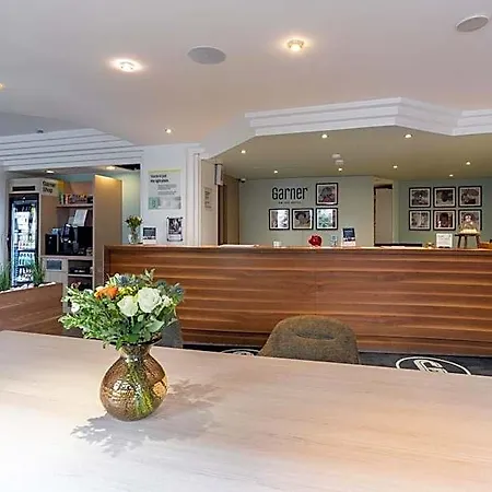 Garner Centre By Ihg Hotell 3*