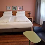 Garner Centre By Ihg 3*