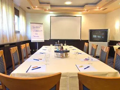 ホテル Garner Centre By Ihg 3*