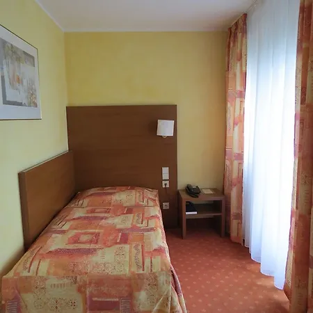 Garner Centre By Ihg 3*